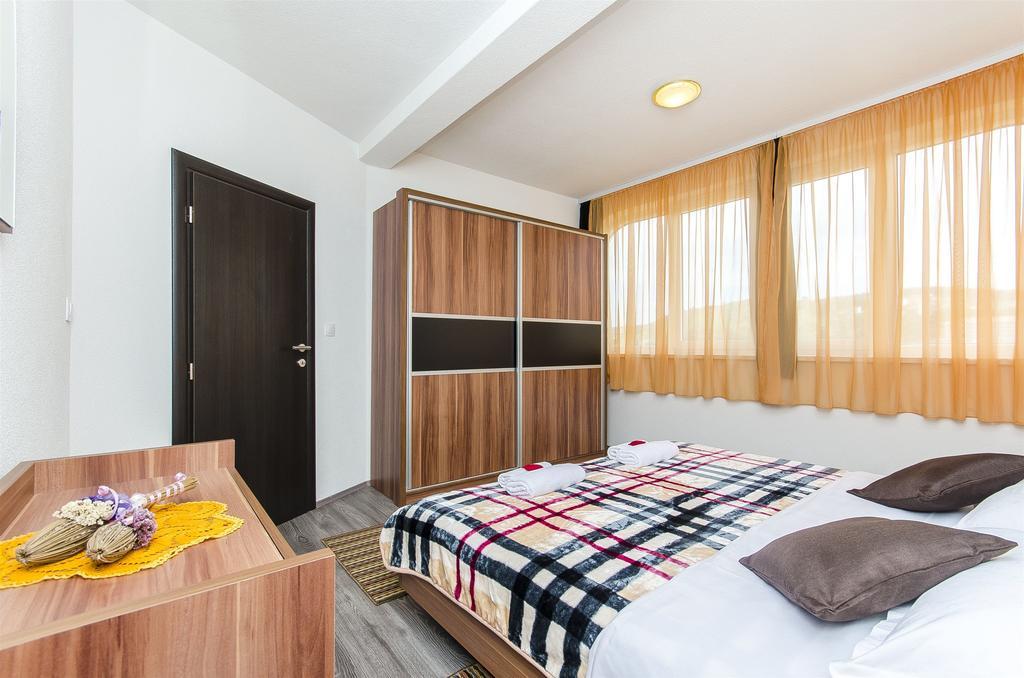 טרוגיר Apartments Branka מראה חיצוני תמונה